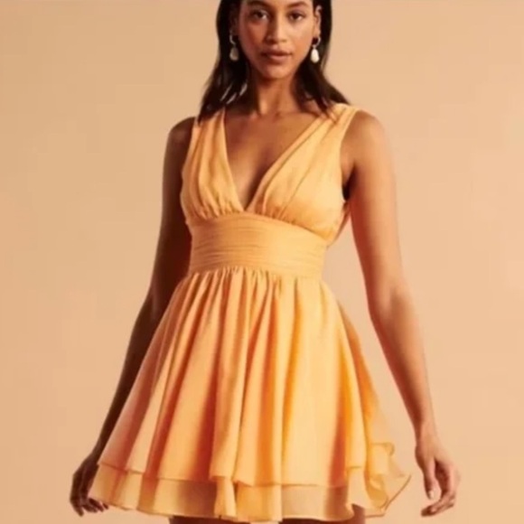 Abercrombie & Fitch Flirty Drama Ruffle Mini Dress in Size Medium - Picture 1 of 6